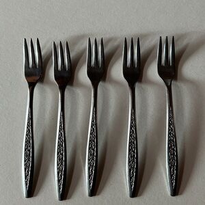 Set a five long handled 6” forks.